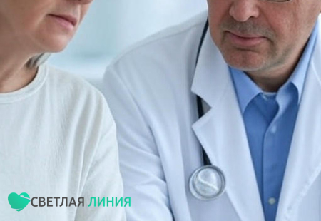 Врач разговаривает с пациентом